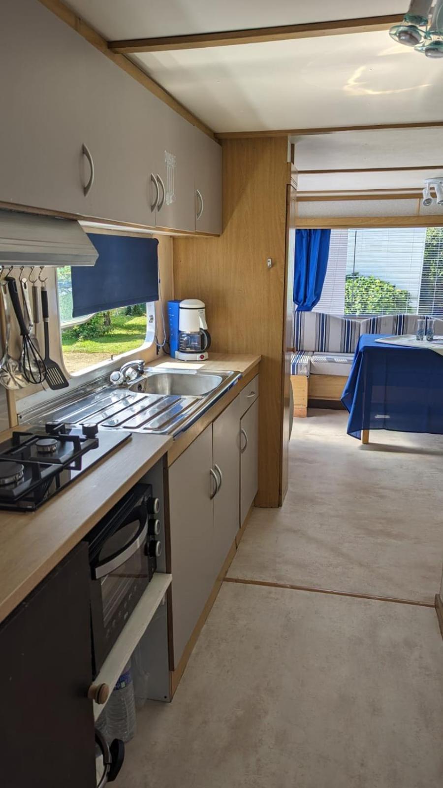 Mobil Avec Terrasse Du Gouffre Numero 88 Campingplatz *